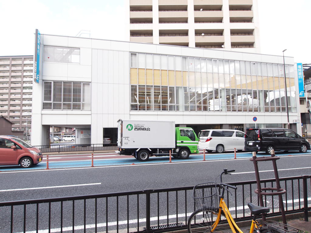 【ライオンズマンション三萩野駅前の銀行】