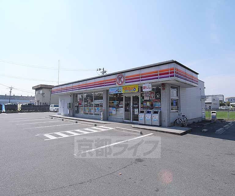 【京都市伏見区下鳥羽南円面田町のアパートのコンビニ】