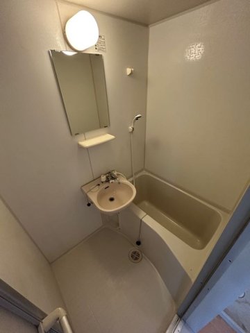 バス・シャワールーム　落ち着いた空間のお風呂です