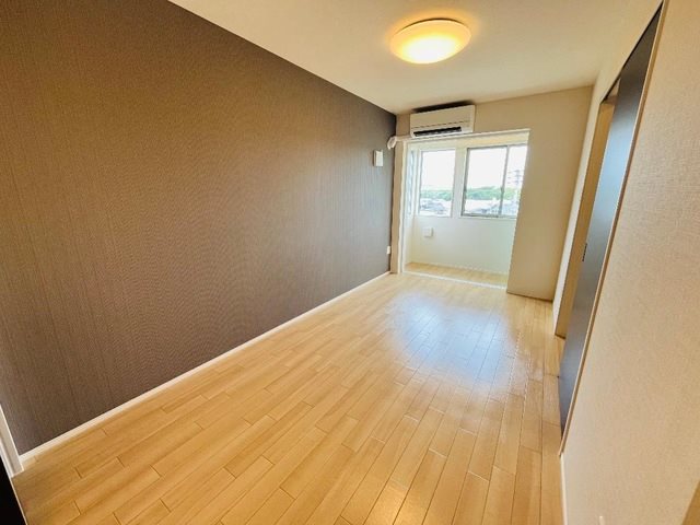 居室・リビング　※別号室の写真です。