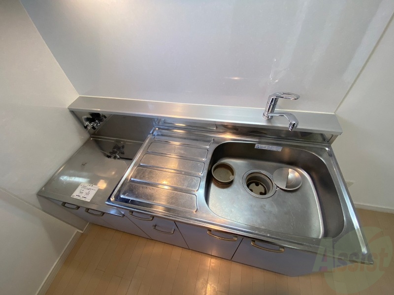 キッチン　洗い場が大きくて洗い物もしやすそうです。