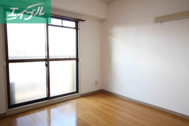 居室・リビング　別のお部屋の写真です。実際とは異なります。