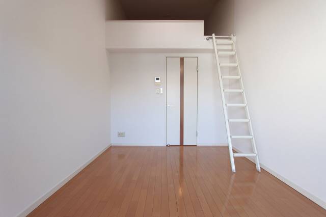 その他部屋・スペース　天井が高い居室空間です。