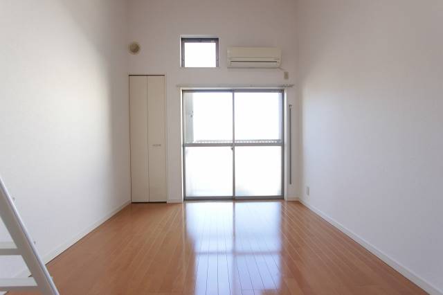 居室・リビング　明るく