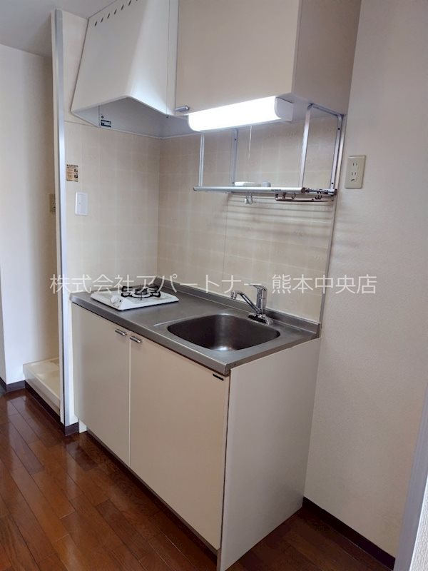 キッチン　1口ガスコンロ！収納スペースもございます