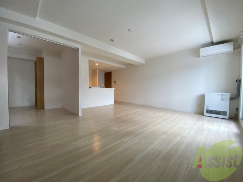 居室・リビング　広くてキレイなお部屋が広がっていて、充実した生活が送れそう。