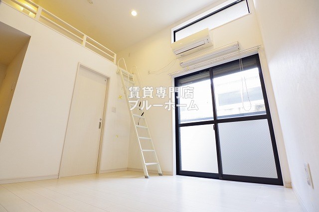 居室・リビング　6.5帖の明るい洋室！