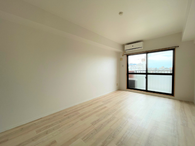 居室・リビング　写真は別号室です。