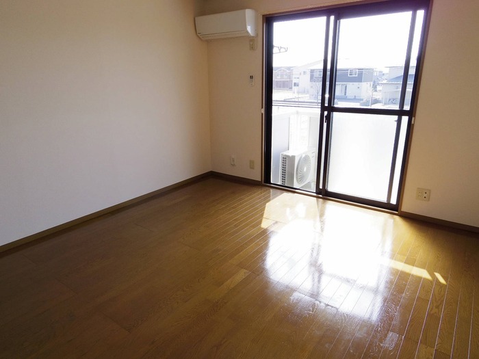 居室・リビング　居室全景