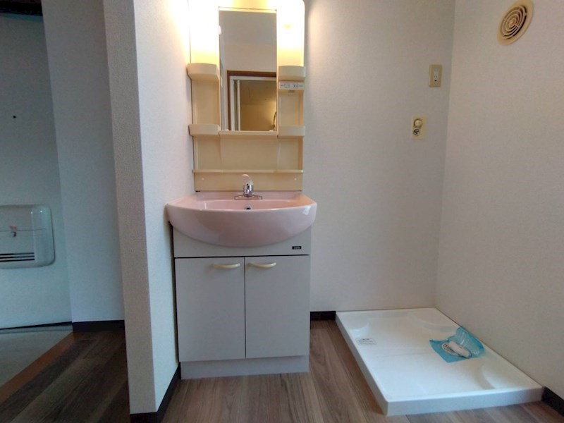 洗面設備　使い勝手の良い洗面化粧台。