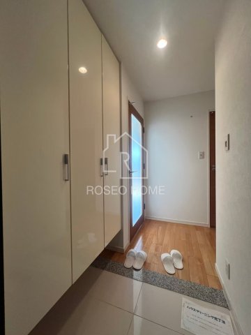 玄関　同マンション別部屋：参考写真