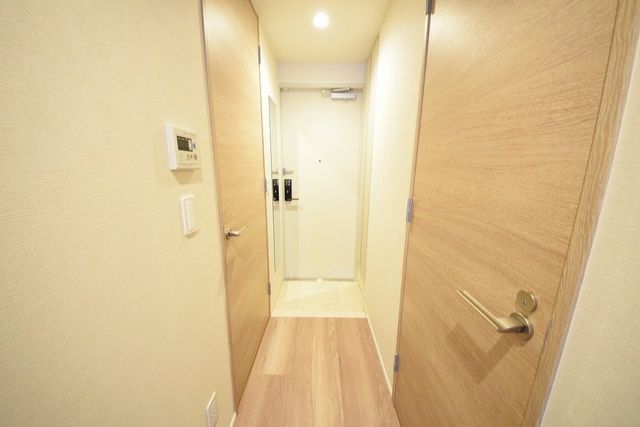 玄関　※別部屋の参考写真です。