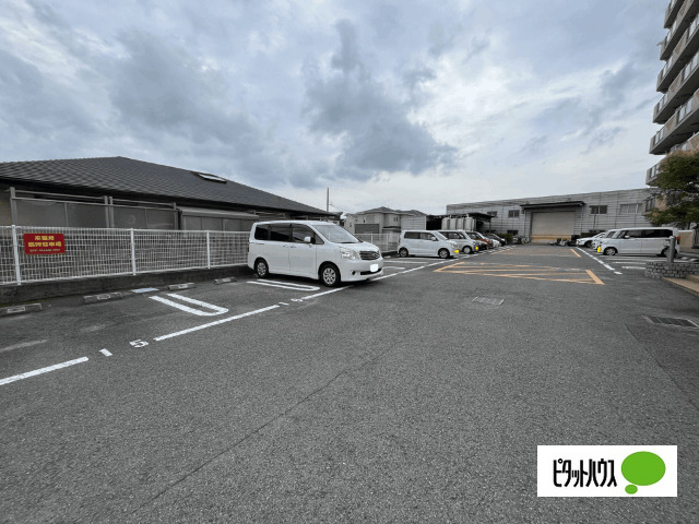 駐車場　駐車場