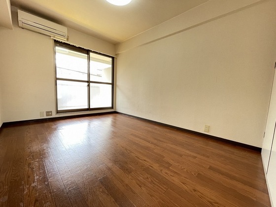 居室・リビング　※他号室の写真です