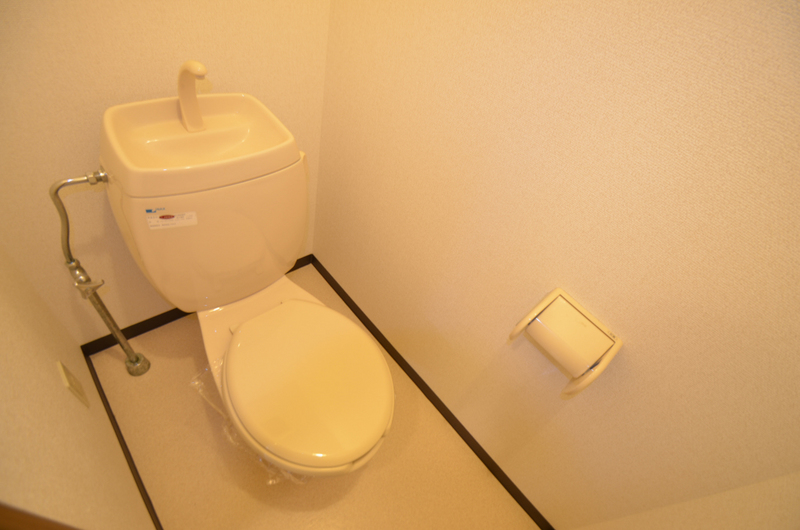 トイレ　程よい広さのトイレなので居心地が良くなって出れなくなるかも！