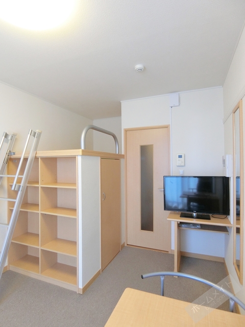 その他部屋・スペース　机・薄型テレビ