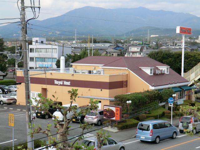 飲食店　ロイヤルホスト（飲食店）まで358m