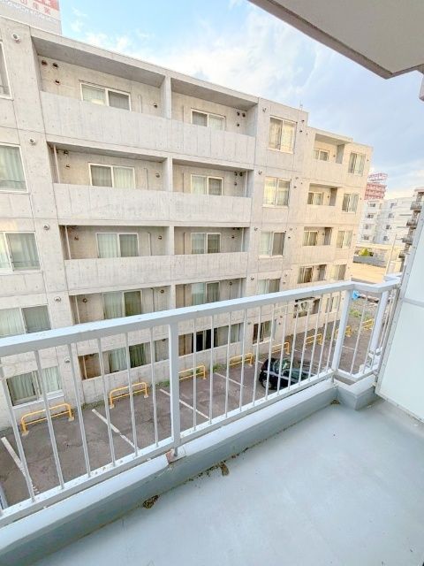 バルコニー　※写真は別号室です。