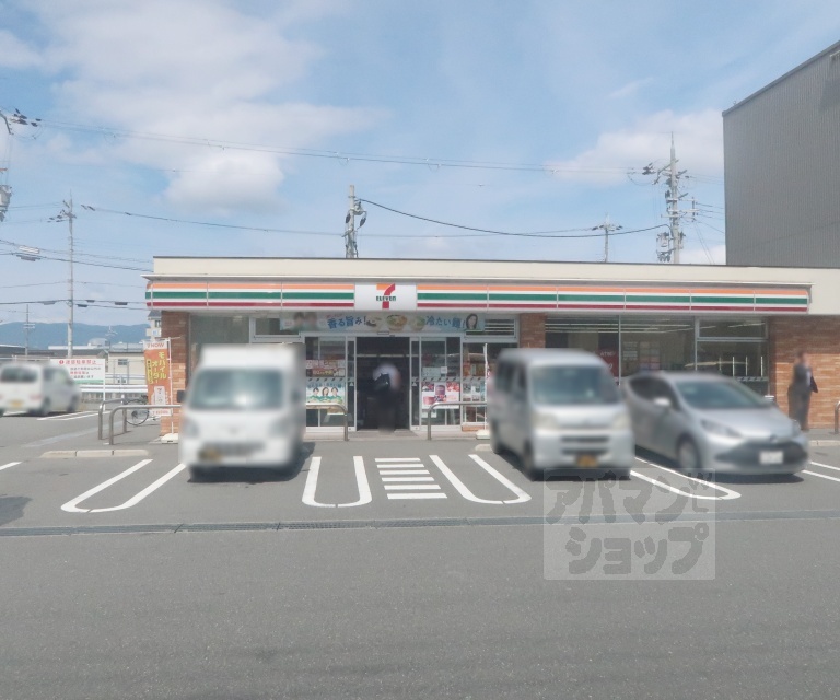 コンビニ　セブンイレブン　油小路上鳥羽店（コンビニ）まで900m