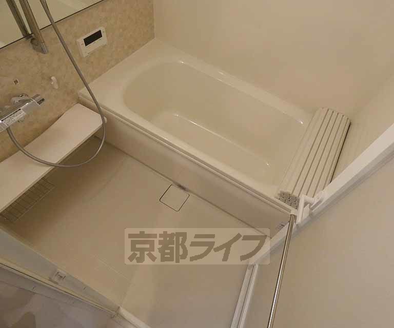 バス・シャワールーム　バスルームです。