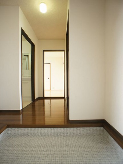 玄関　たくさん収納できるシューズボックスが付いています♪