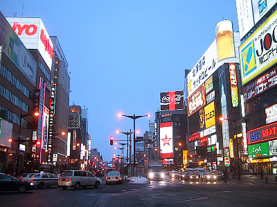 コンビニ　ファミリーマート（コンビニ）まで126m