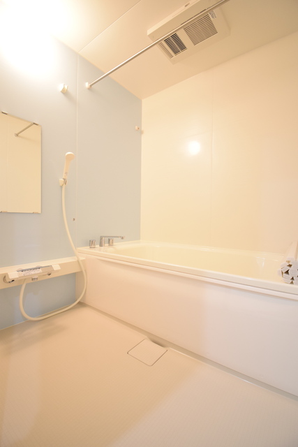 バス・シャワールーム　清潔感のある浴室です★