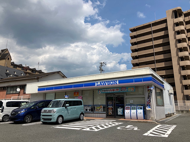 コンビニ　ローソン戸畑中原東３丁目店（コンビニ）まで562m