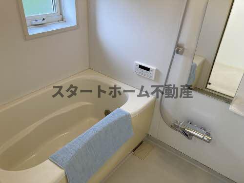 バス・シャワールーム　落ち着いた空間のお風呂です