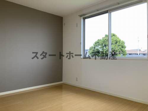 その他部屋・スペース　広くて明るい寝室