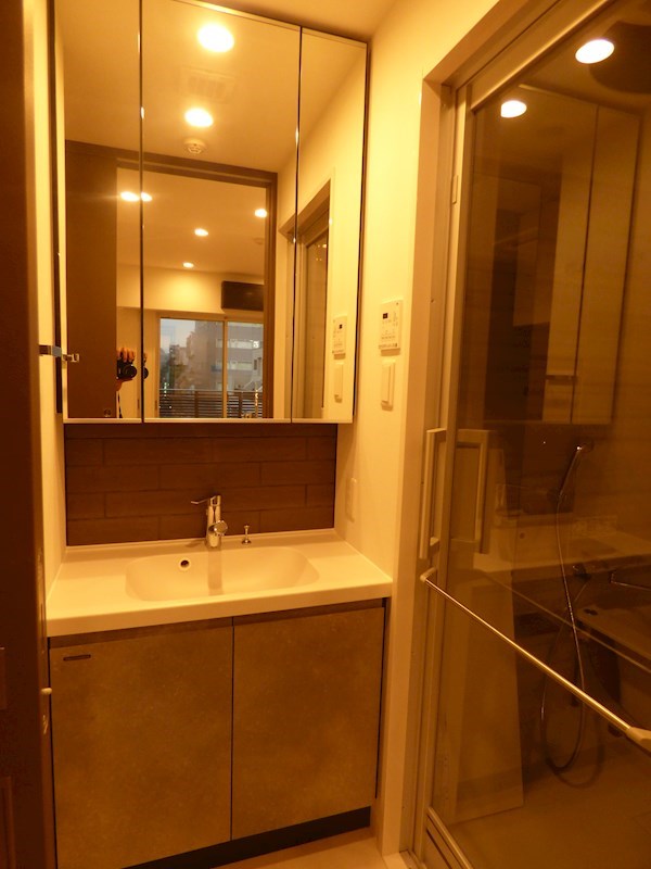 洗面設備　当店は都内全域の家具家電付き物件をご紹介可能です。