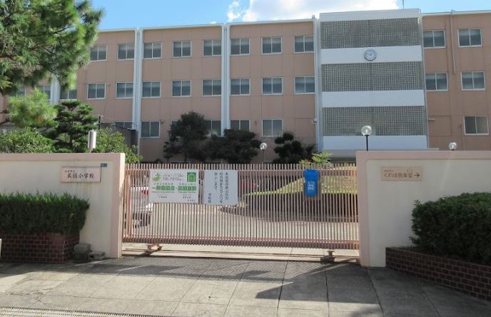 小学校　池田市立呉服小学校（小学校）まで221m