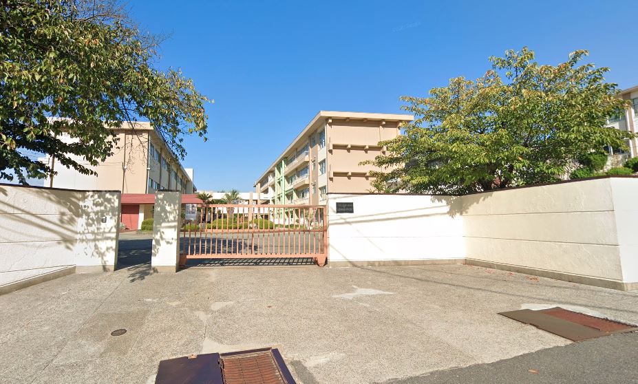 中学校　池田市立池田中学校（中学校）まで1365m