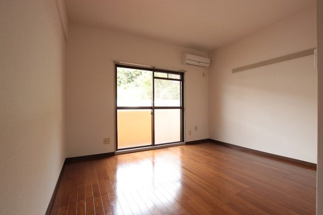 居室・リビング　同物件別号室