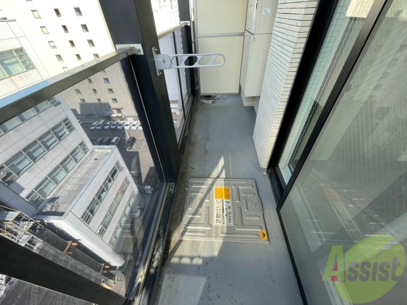 バルコニー　バルコニー。洗濯物がはかどりそうな広さがありますよ。