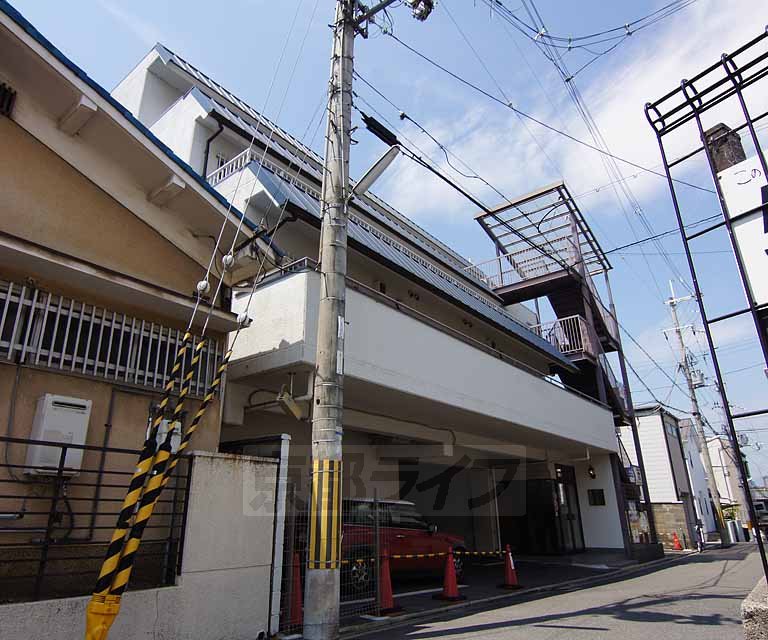 建物外観　外装工事がされ、綺麗になりました。