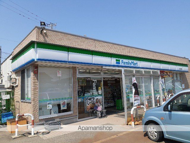 コンビニ　ファミリーマート　富山岩瀬浜店（コンビニ）まで550m