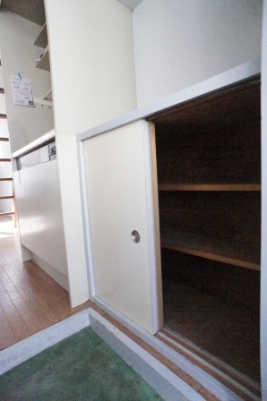 玄関　シューズＢＯＸもあり便利です