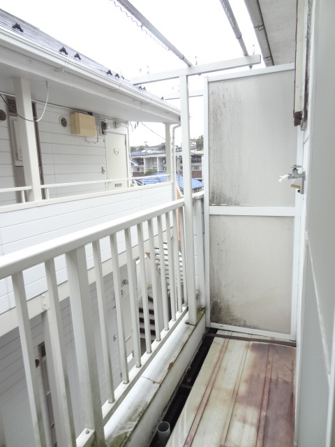 バルコニー　バルコニーがあるので洗濯物を太陽の下で干すことができます♪