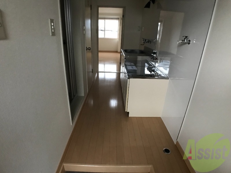 玄関　玄関から撮影しました。明るい印象ですね。