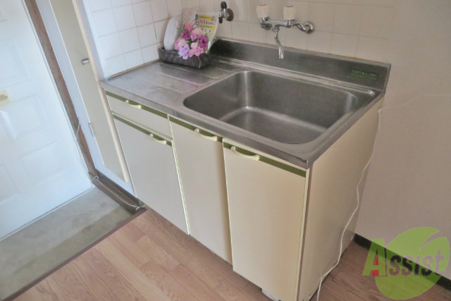 キッチン　キッチンはコンパクトなので掃除も行いやすそうですね。