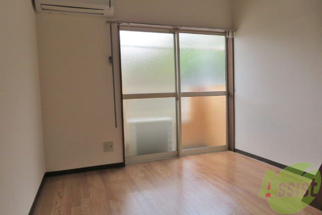 居室・リビング　リビングは６帖の洋室です。ゆったりできそうですね。