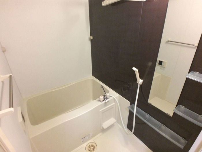 バス・シャワールーム　棚付きで便利なバスルーム◎