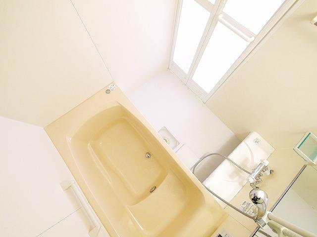 バス・シャワールーム　便利な追い焚き機能付き