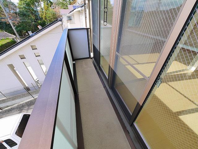バルコニー　南向きのバルコニーはお洗濯ものもよく乾きます