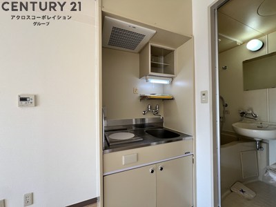 キッチン　キッチンはお掃除のしやすいIHクッキングヒーターです♪