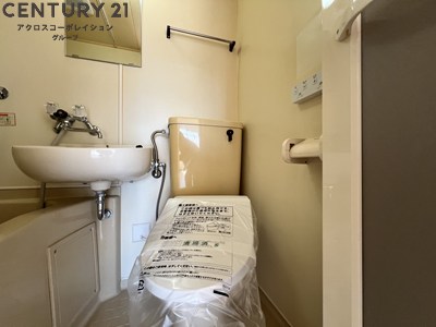 トイレ　シンプルで掃除のしやすいトイレです♪