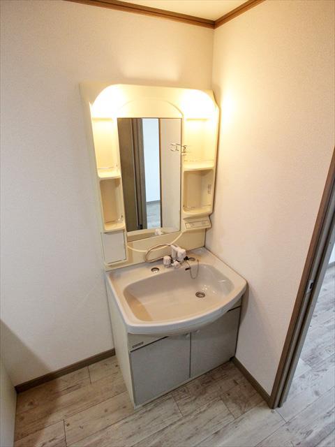 洗面設備　松山市南吉田町　スカイハイツＷ　洗髪洗面化粧台