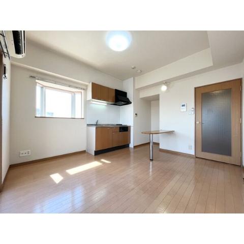 居室・リビング　室内