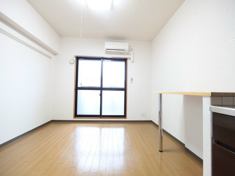 バルコニー　洋室9帖　エアコン完備